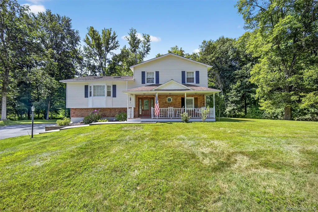 20 Pinebrook Loop Hopewell Junction NY 12533