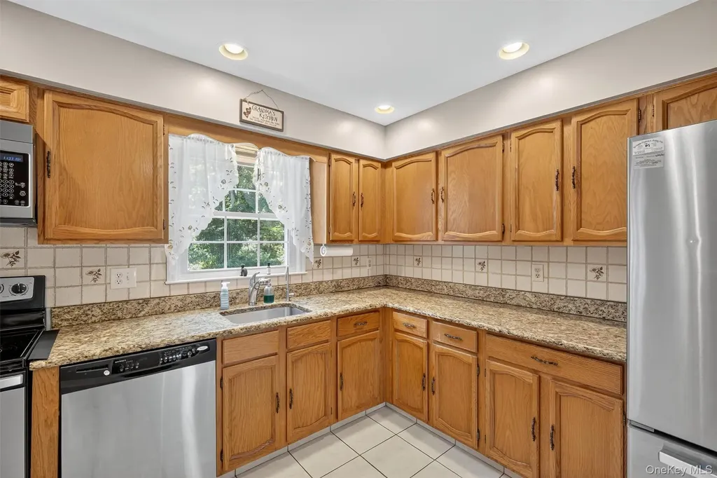 20 Pinebrook Loop Hopewell Junction NY 12533