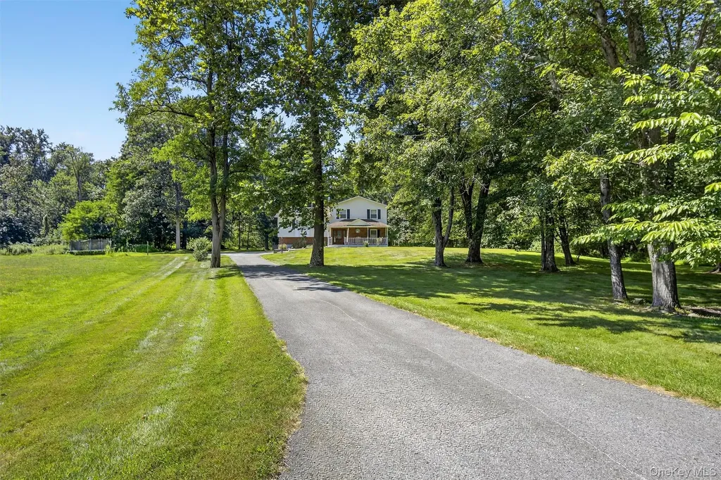 20 Pinebrook Loop Hopewell Junction NY 12533