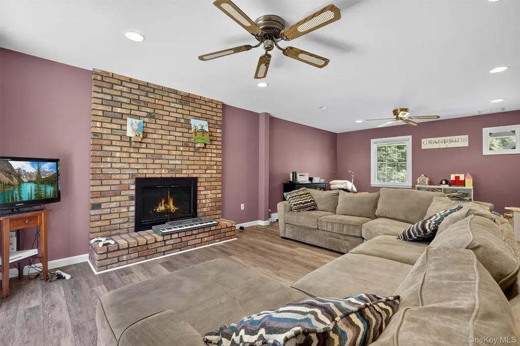 20 Pinebrook Loop Hopewell Junction NY 12533