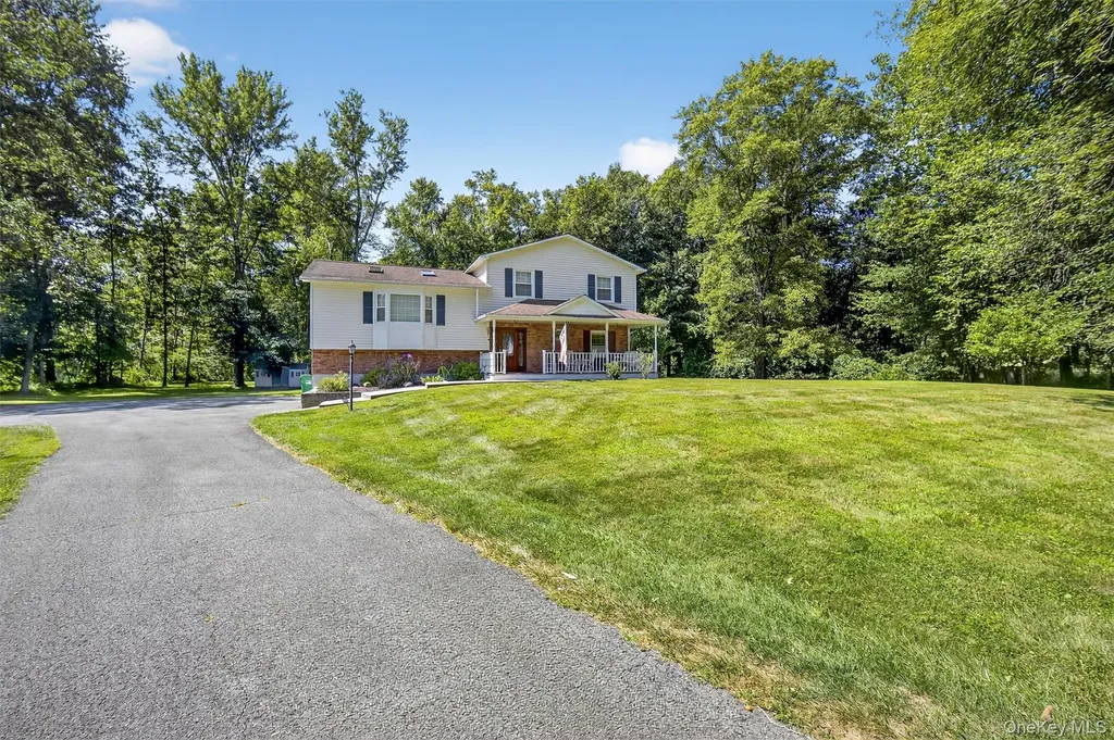 20 Pinebrook Loop Hopewell Junction NY 12533