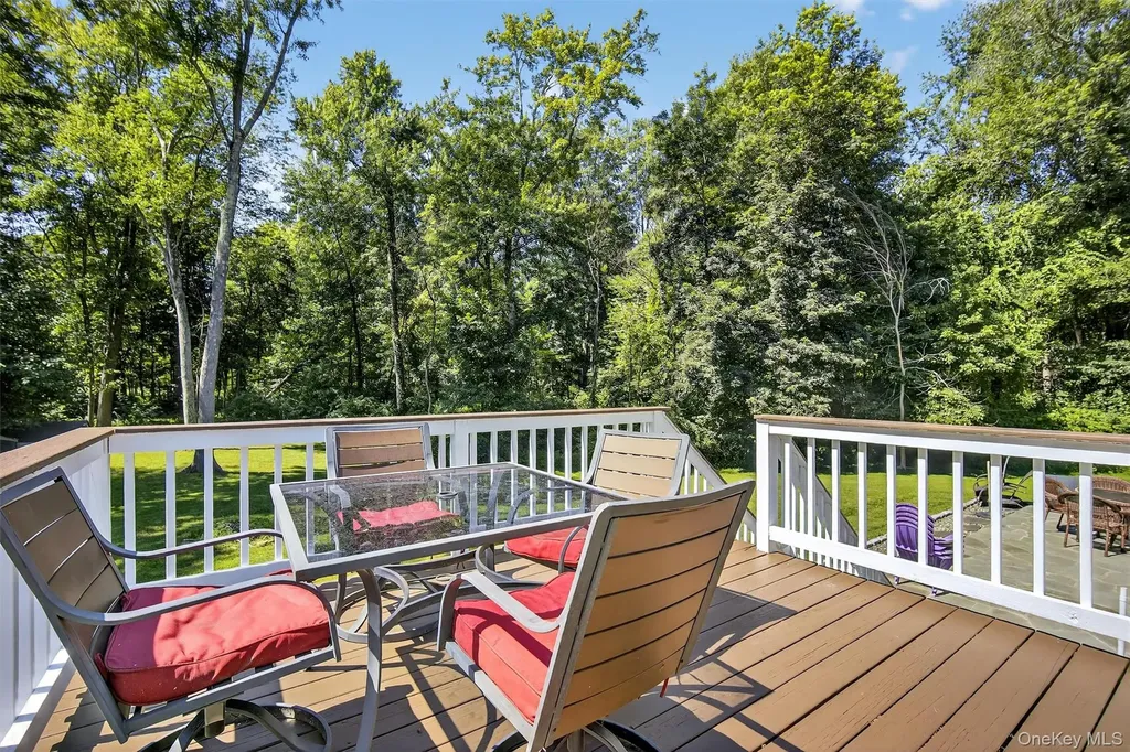 20 Pinebrook Loop Hopewell Junction NY 12533