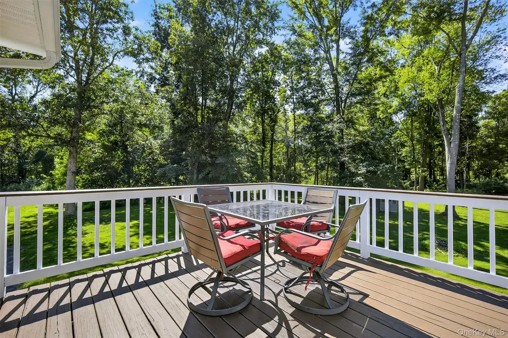 20 Pinebrook Loop Hopewell Junction NY 12533
