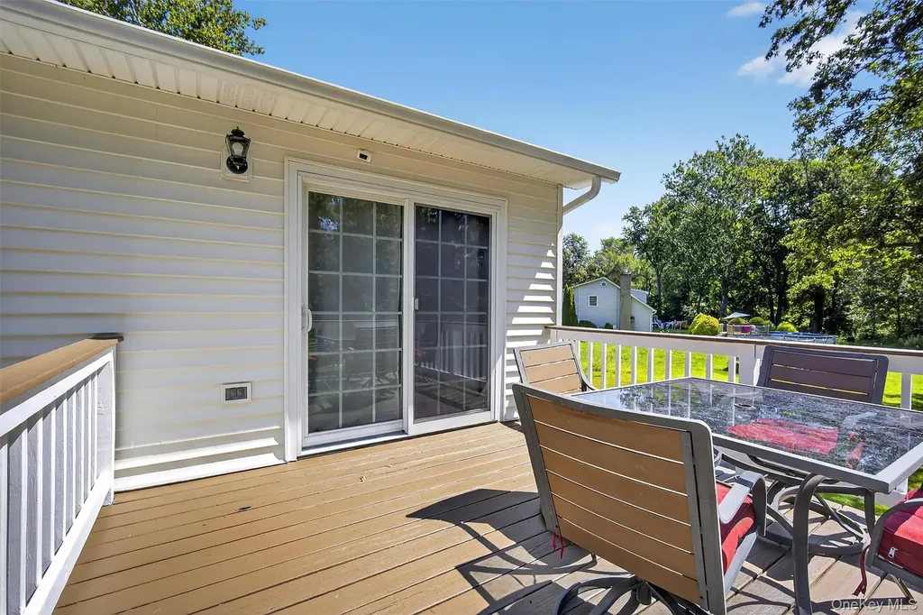 20 Pinebrook Loop Hopewell Junction NY 12533