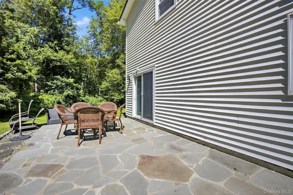 20 Pinebrook Loop Hopewell Junction NY 12533