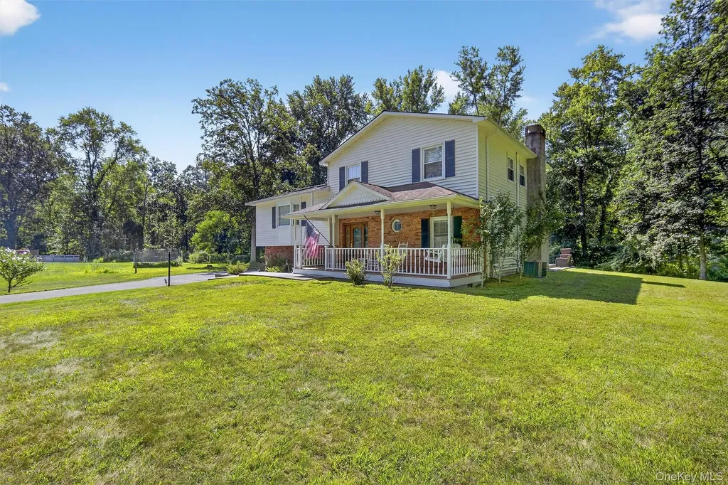 20 Pinebrook Loop Hopewell Junction NY 12533