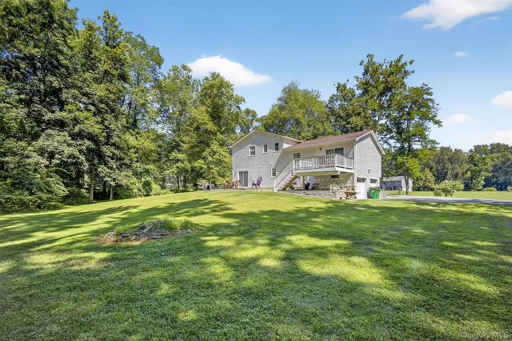 20 Pinebrook Loop Hopewell Junction NY 12533