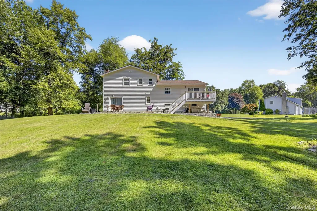 20 Pinebrook Loop Hopewell Junction NY 12533
