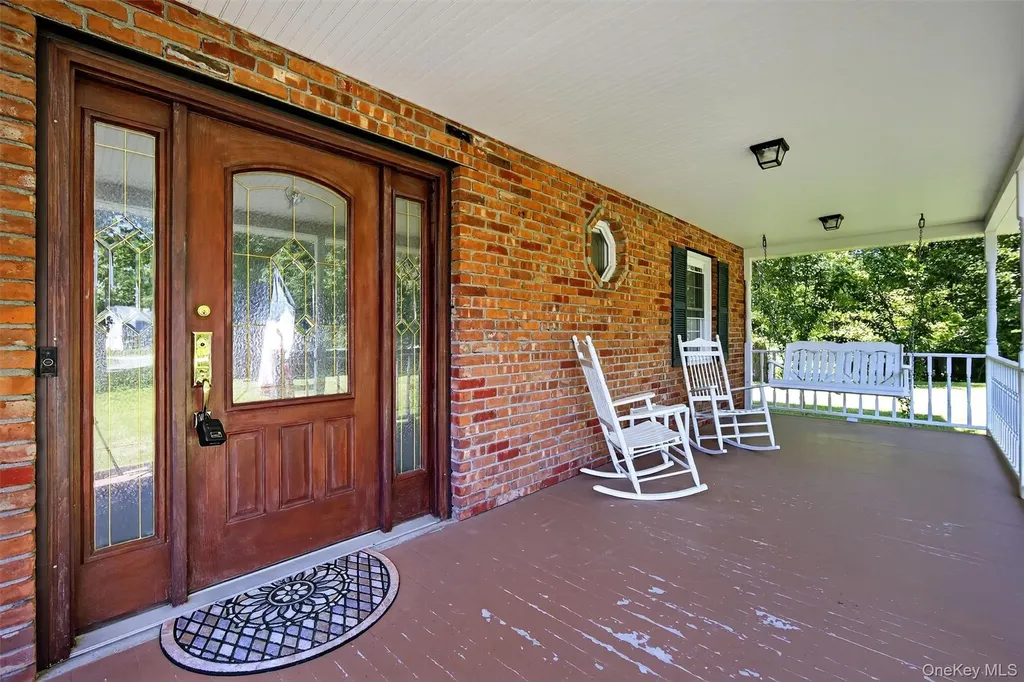 20 Pinebrook Loop Hopewell Junction NY 12533