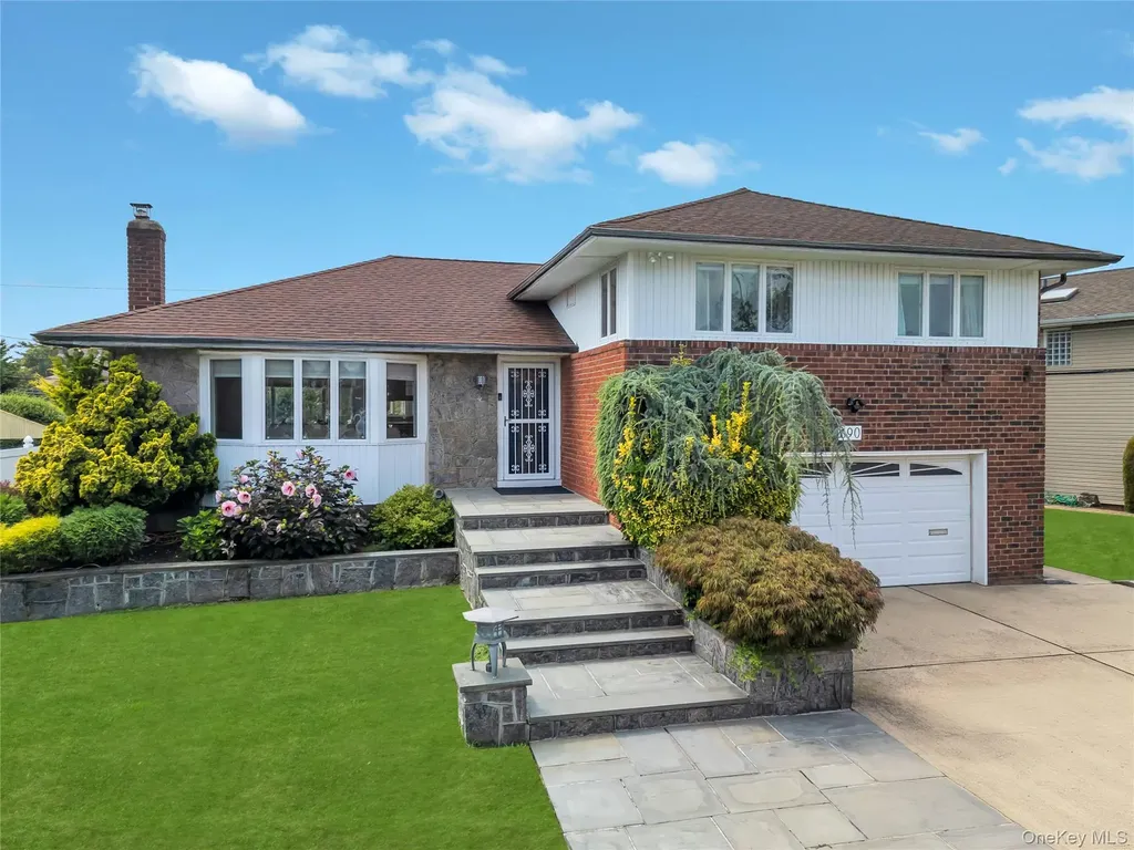 690 Edgewood Drive Westbury NY 11590