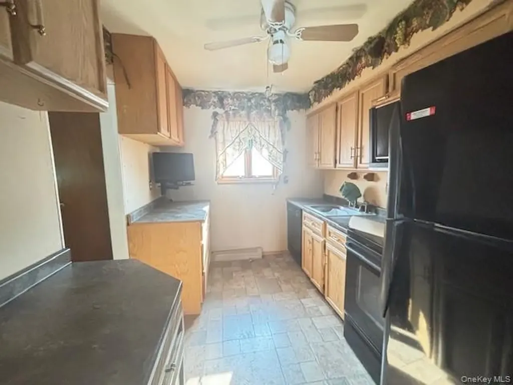 15 E Clearwater Road Lindenhurst NY 11757