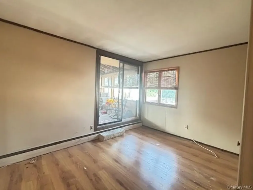 15 E Clearwater Road Lindenhurst NY 11757