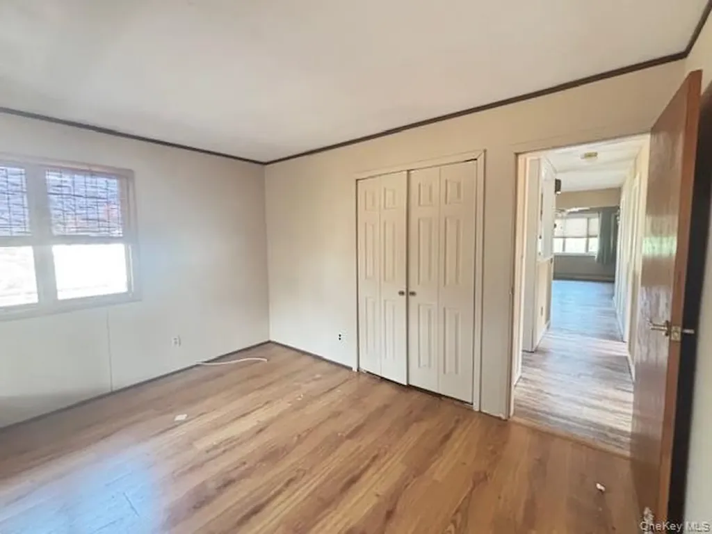 15 E Clearwater Road Lindenhurst NY 11757