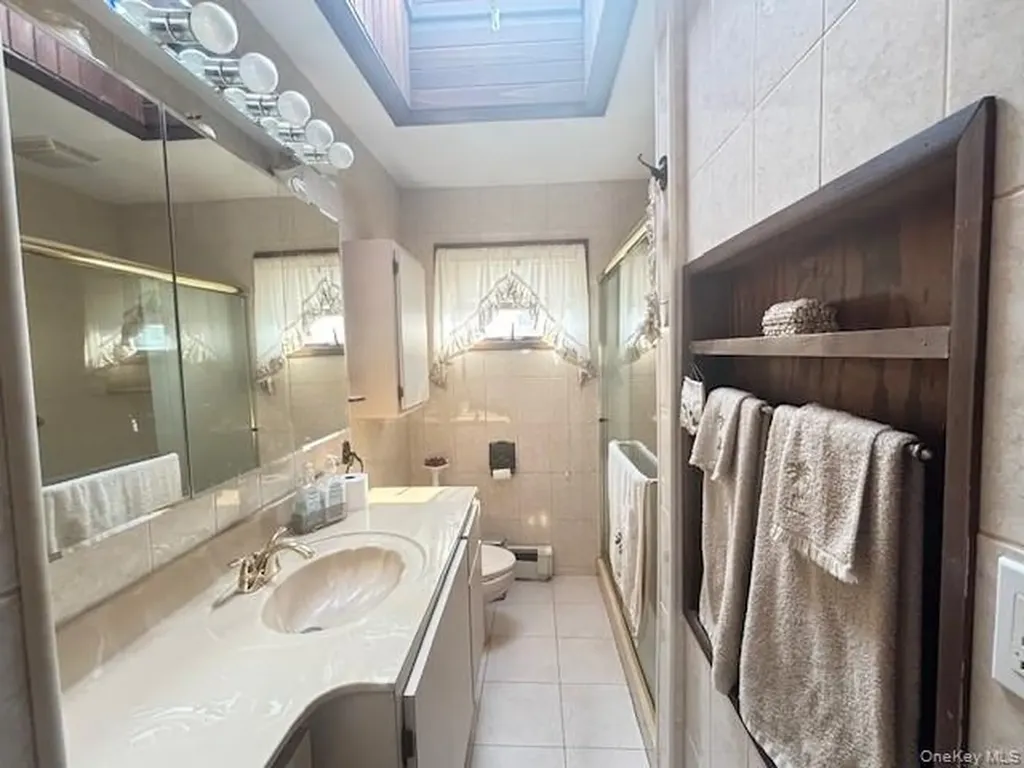 15 E Clearwater Road Lindenhurst NY 11757