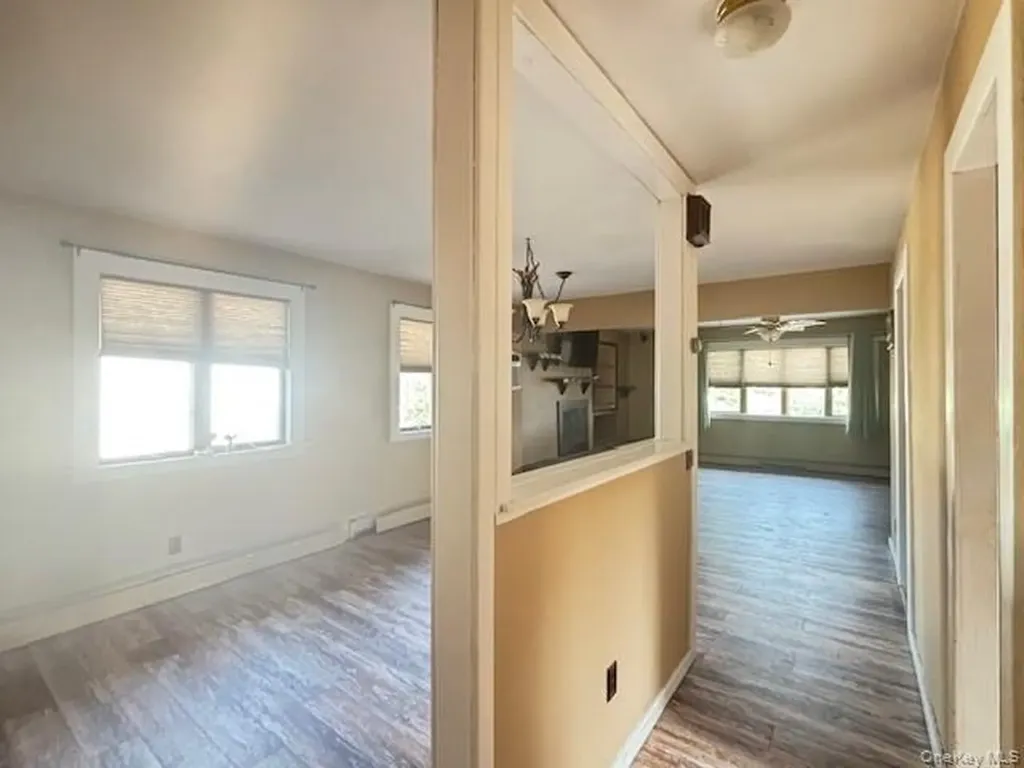 15 E Clearwater Road Lindenhurst NY 11757