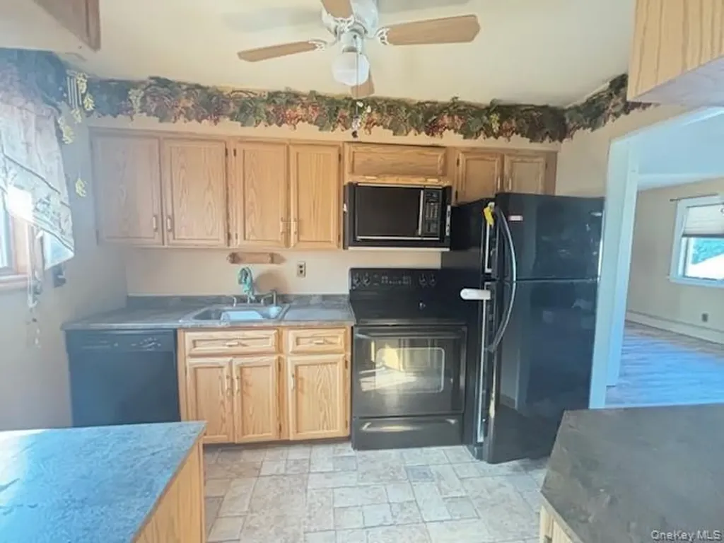 15 E Clearwater Road Lindenhurst NY 11757