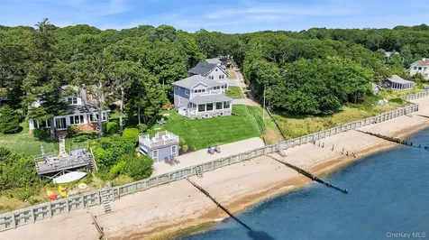 5218 Peconic Bay Boulevard Laurel NY 11948