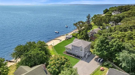 5218 Peconic Bay Boulevard Laurel NY 11948