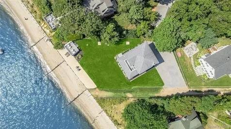 5218 Peconic Bay Boulevard Laurel NY 11948
