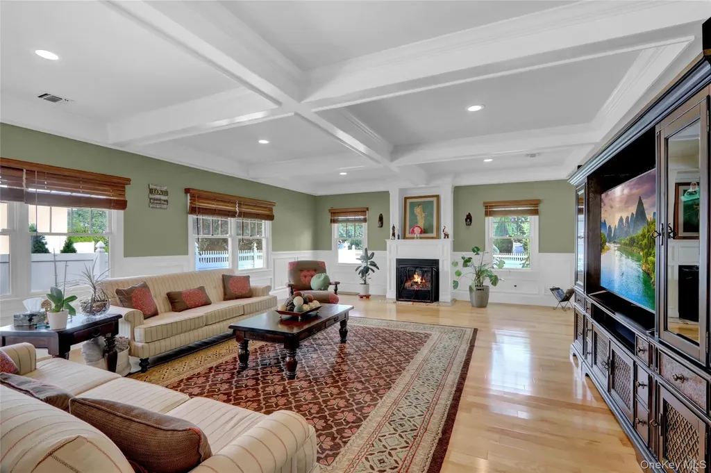 4 Middle Lane Jericho NY 11753
