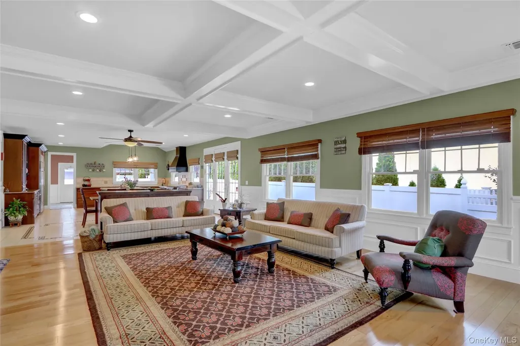 4 Middle Lane Jericho NY 11753