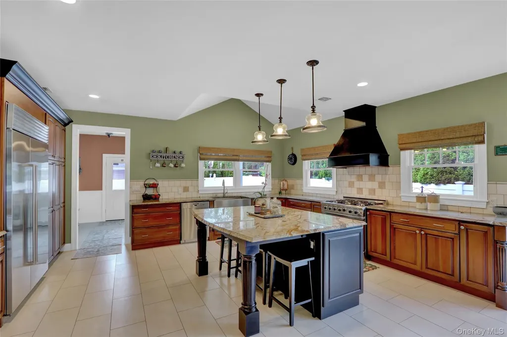 4 Middle Lane Jericho NY 11753