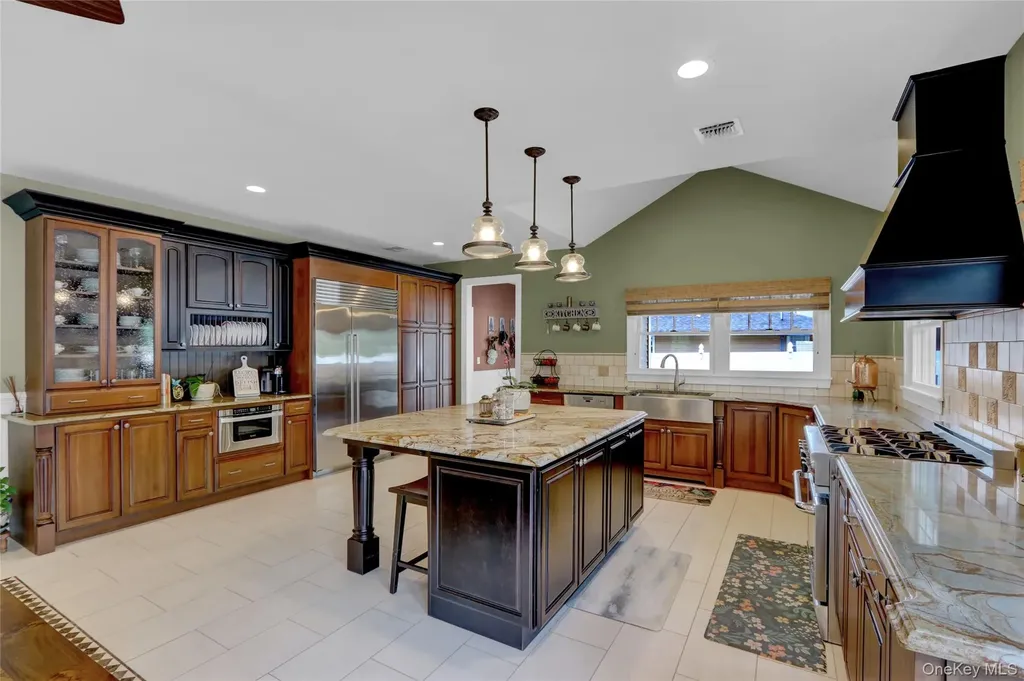 4 Middle Lane Jericho NY 11753