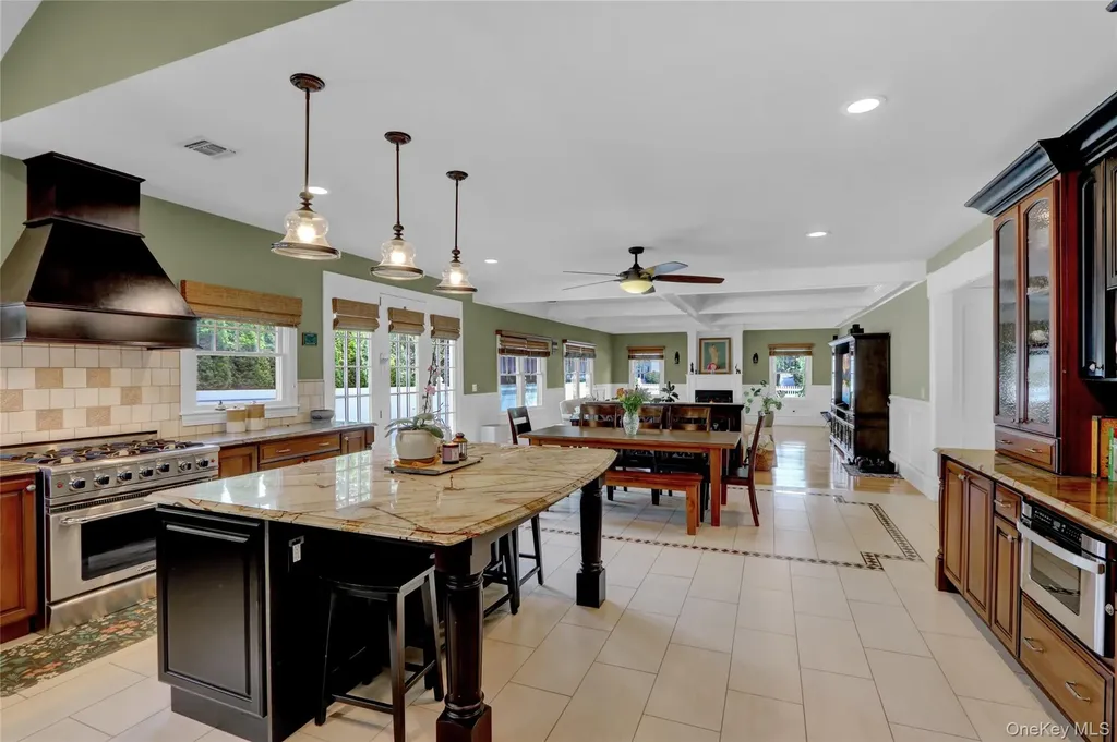 4 Middle Lane Jericho NY 11753