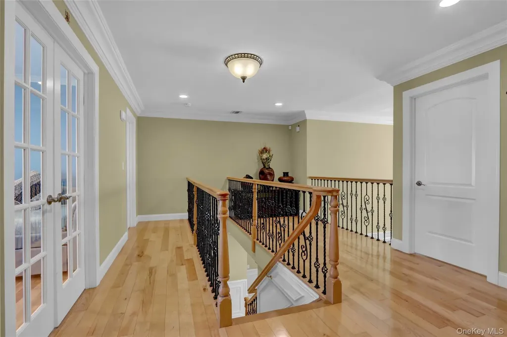 4 Middle Lane Jericho NY 11753