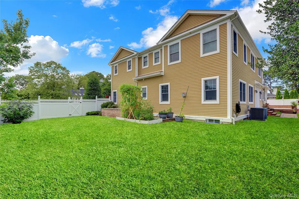 4 Middle Lane Jericho NY 11753