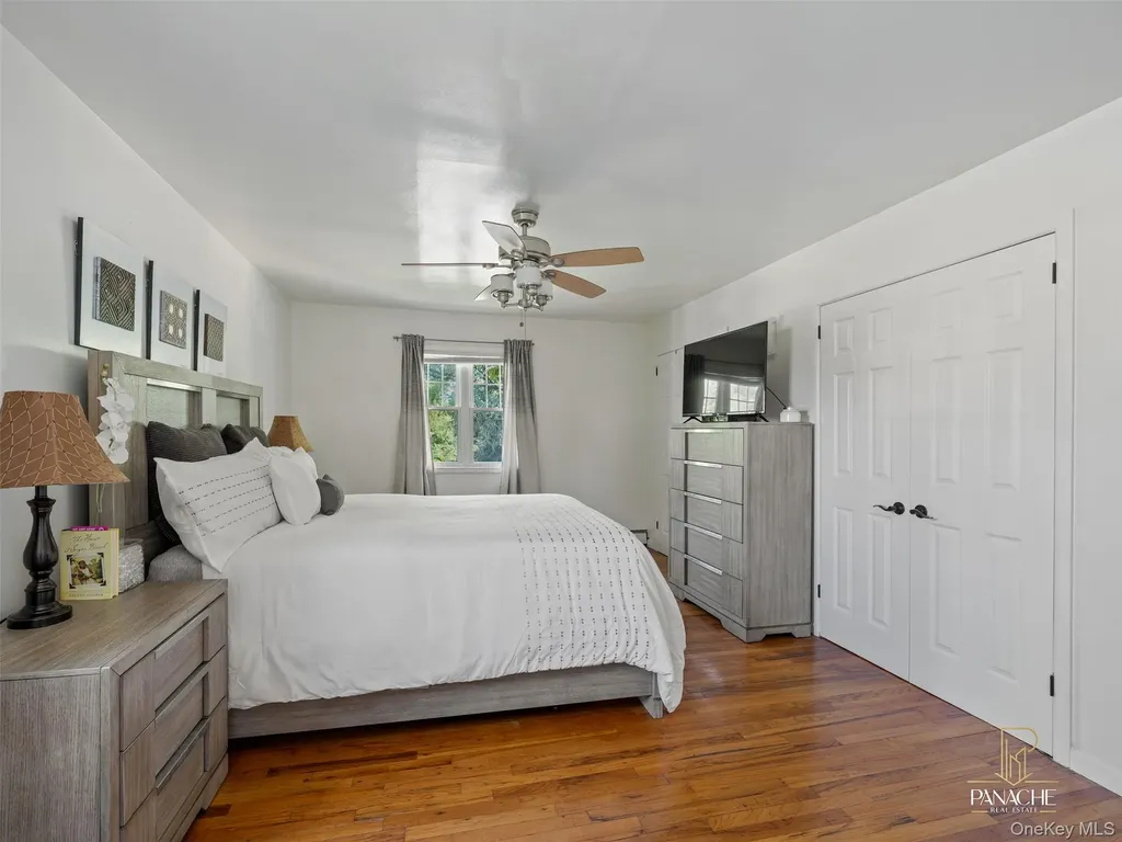18 Shubert Lane Bethpage NY 11714