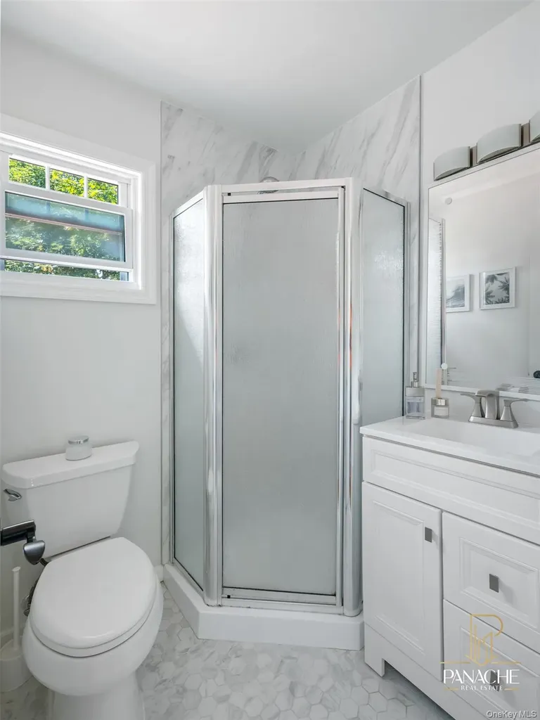 18 Shubert Lane Bethpage NY 11714