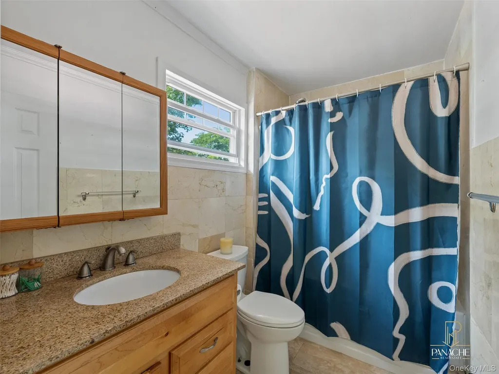 18 Shubert Lane Bethpage NY 11714