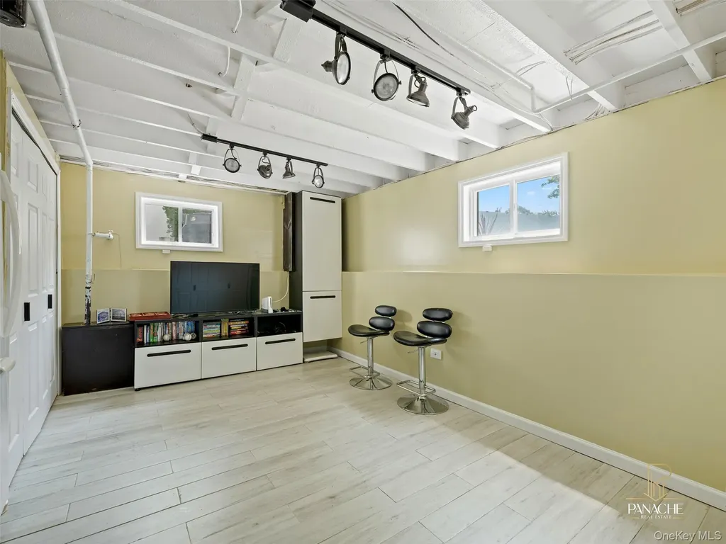 18 Shubert Lane Bethpage NY 11714