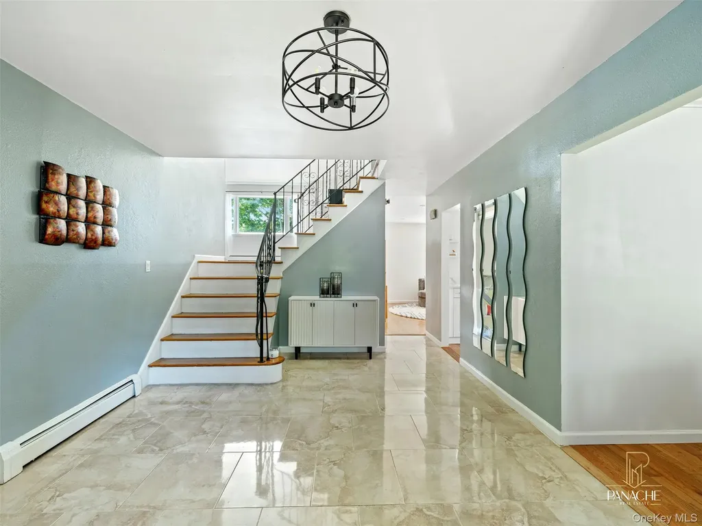 18 Shubert Lane Bethpage NY 11714