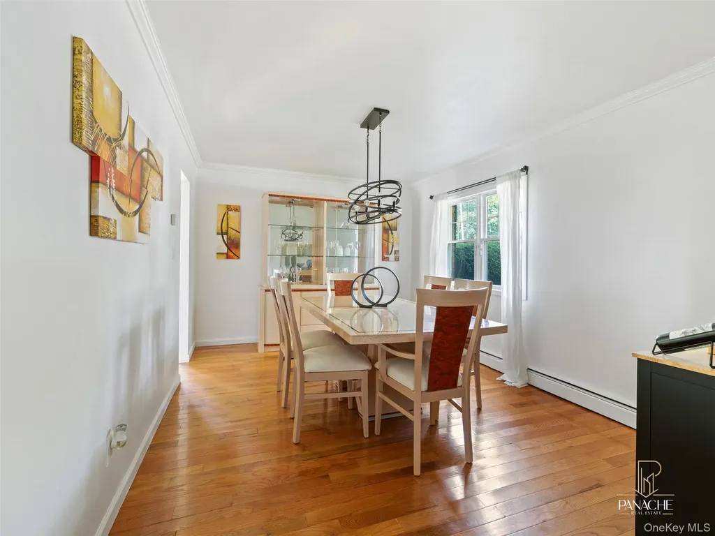 18 Shubert Lane Bethpage NY 11714