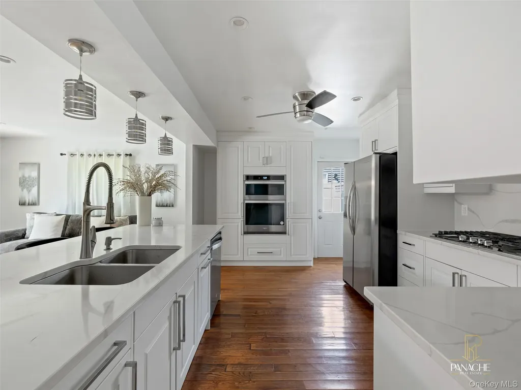 18 Shubert Lane Bethpage NY 11714