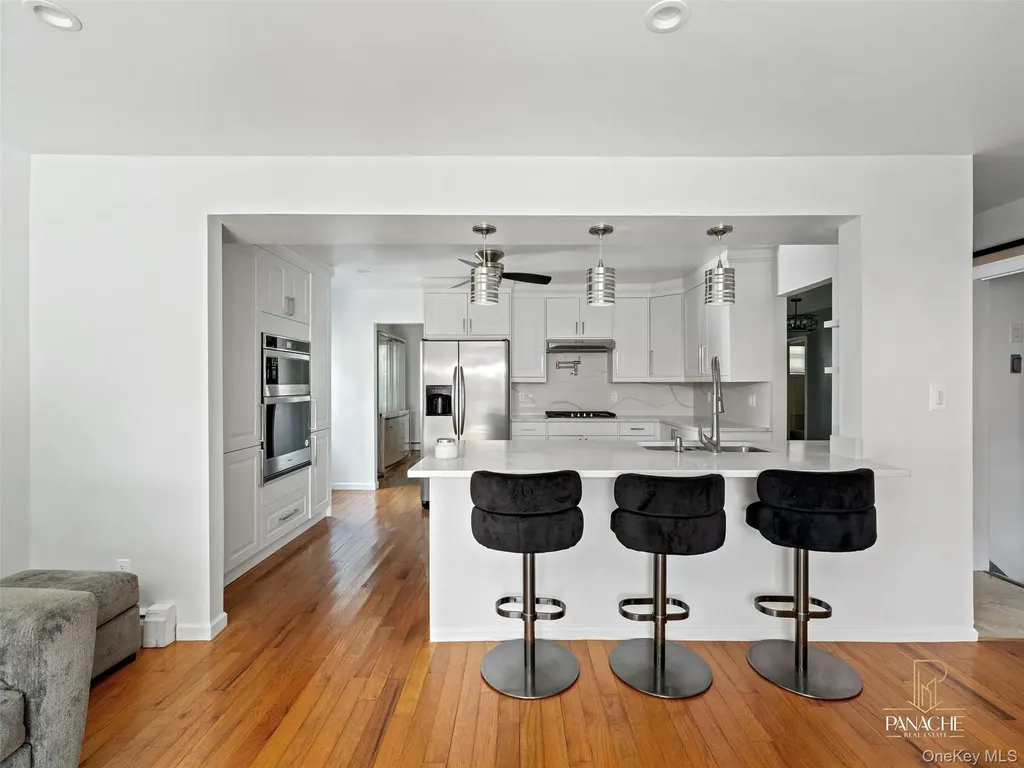 18 Shubert Lane Bethpage NY 11714