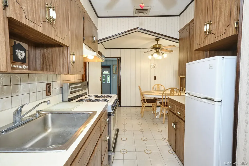 101 Hampton Avenue Albertson NY 11507