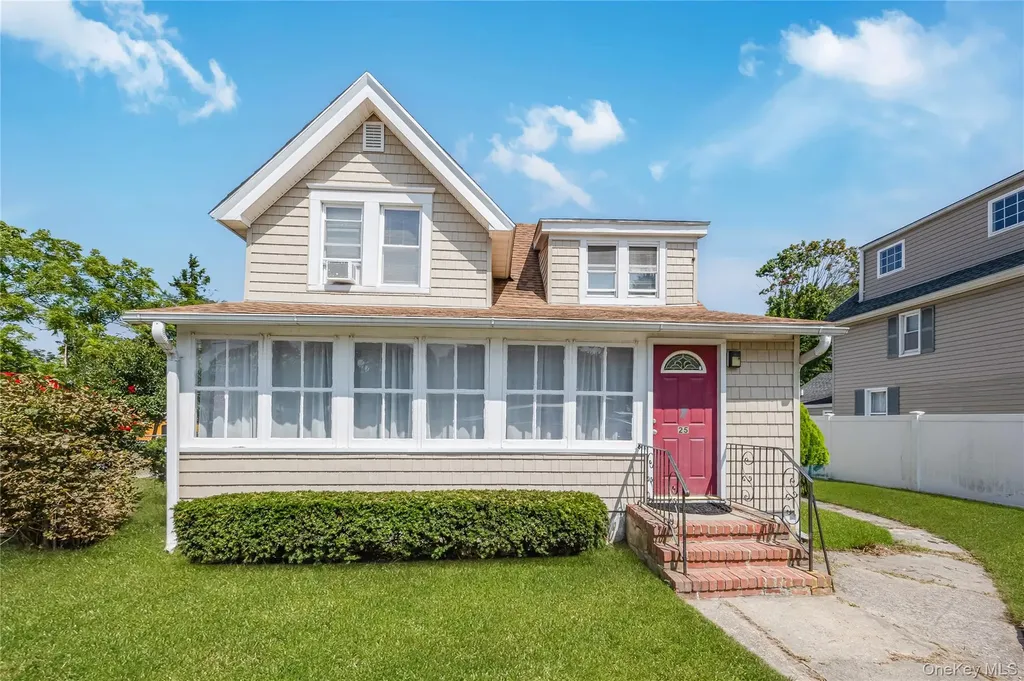 25 1st Street Islip NY 11751