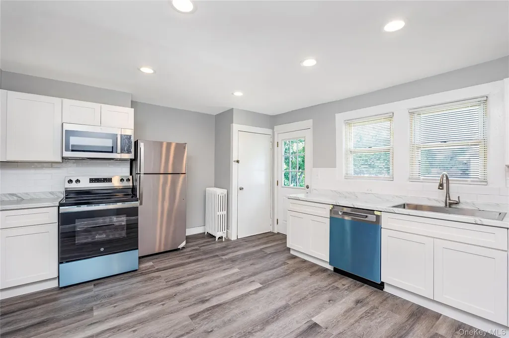 25 1st Street Islip NY 11751