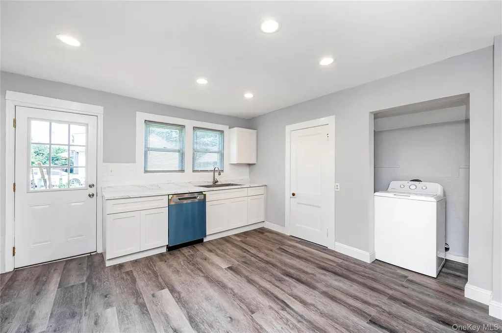 25 1st Street Islip NY 11751