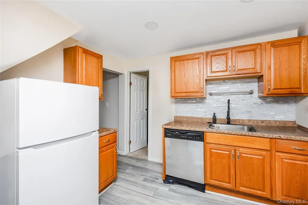 25 1st Street Islip NY 11751