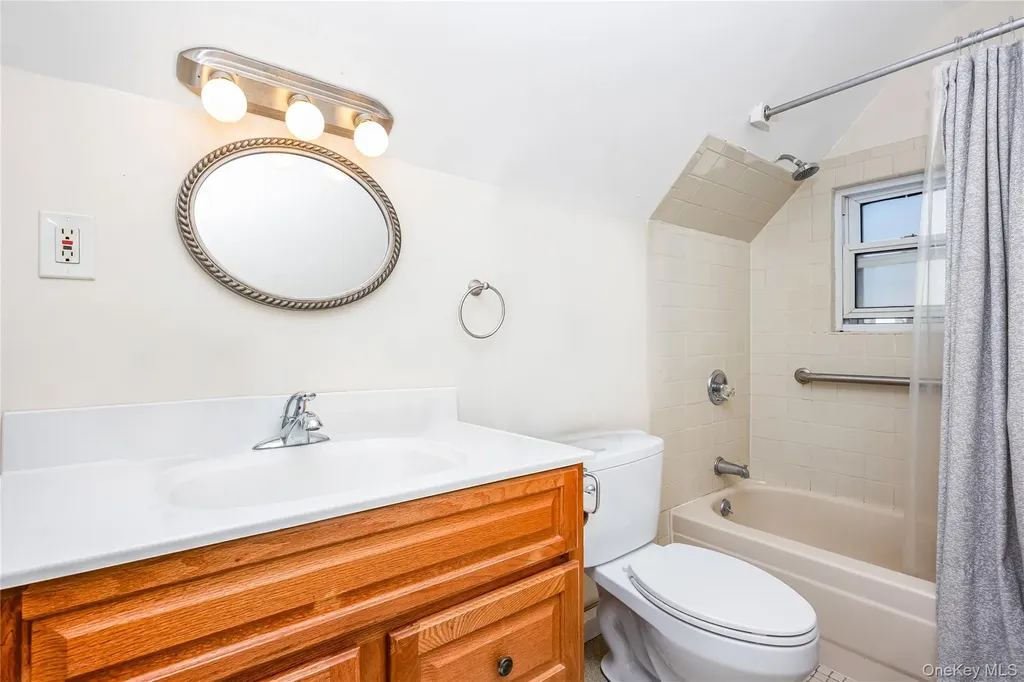 25 1st Street Islip NY 11751