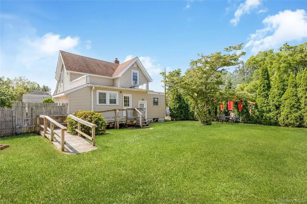 25 1st Street Islip NY 11751