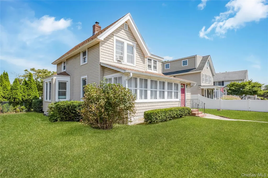 25 1st Street Islip NY 11751