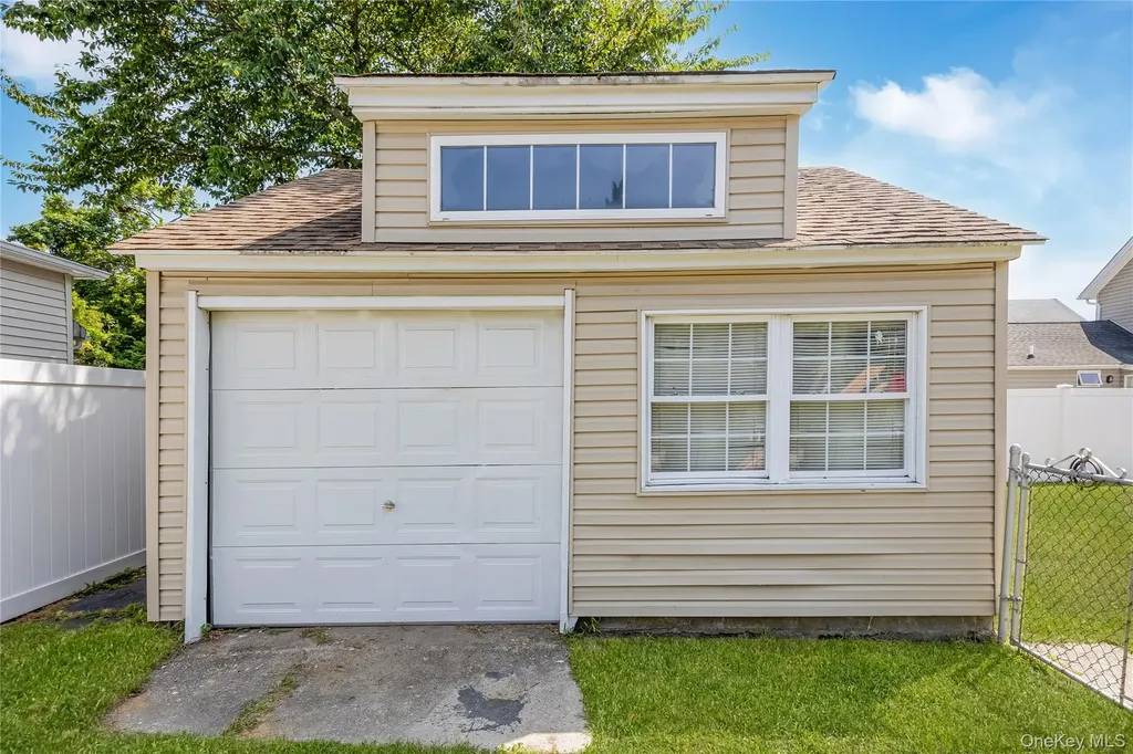 25 1st Street Islip NY 11751