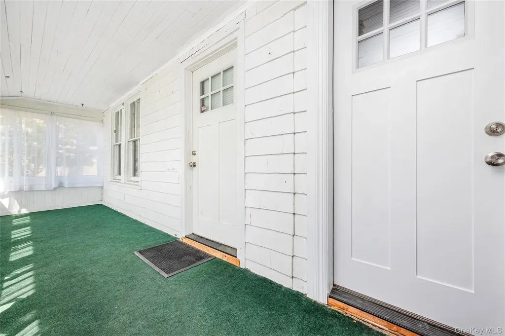 25 1st Street Islip NY 11751