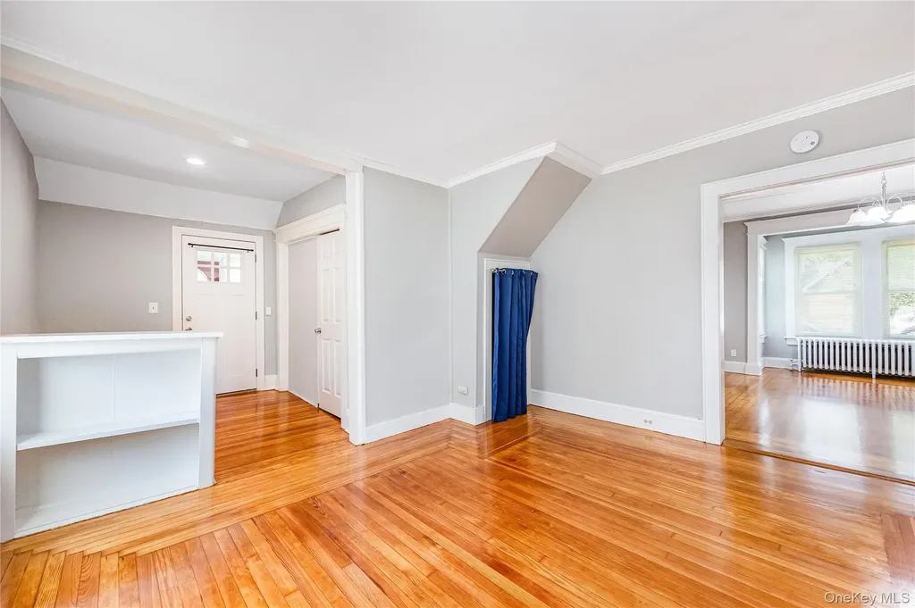 25 1st Street Islip NY 11751