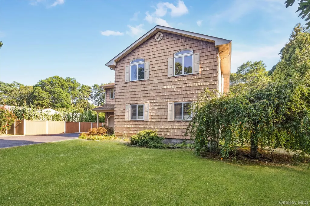 1340 Spur Drive S Islip NY 11751